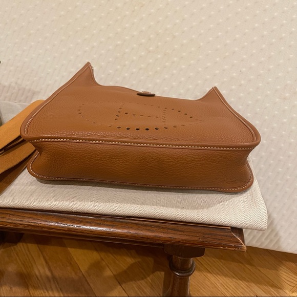 Authentic Hermés Evelyne III GM Crossbody Bag - Picture 9 of 13